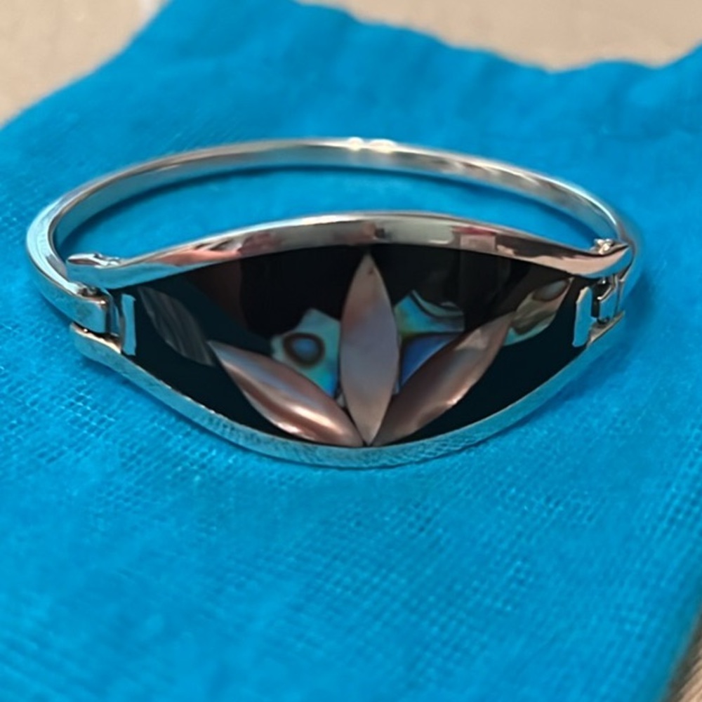 NWOT Alpaca Mexico Silver Abalone Inlay Hinge Children’s Bracelet